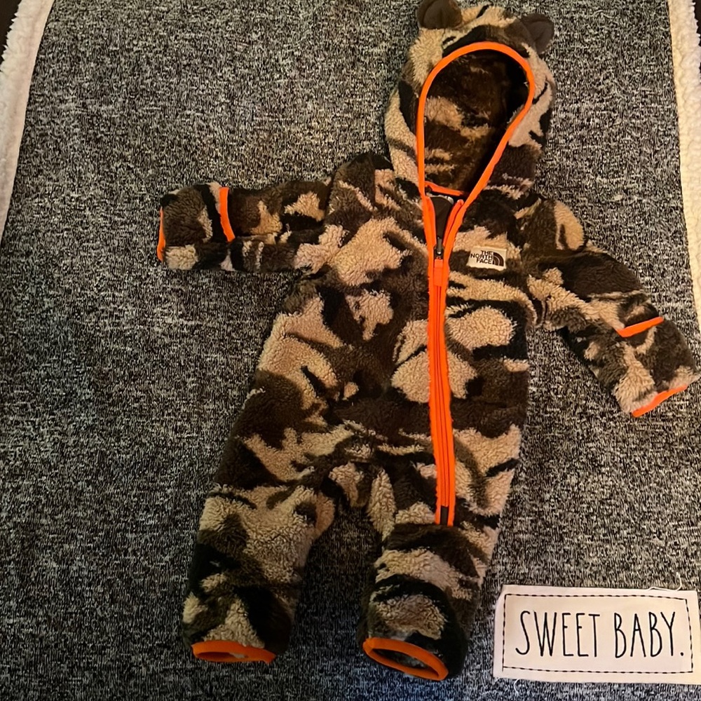 THE NORTH FACE CAMPSHIRE ONE-PIECE explorer camo print